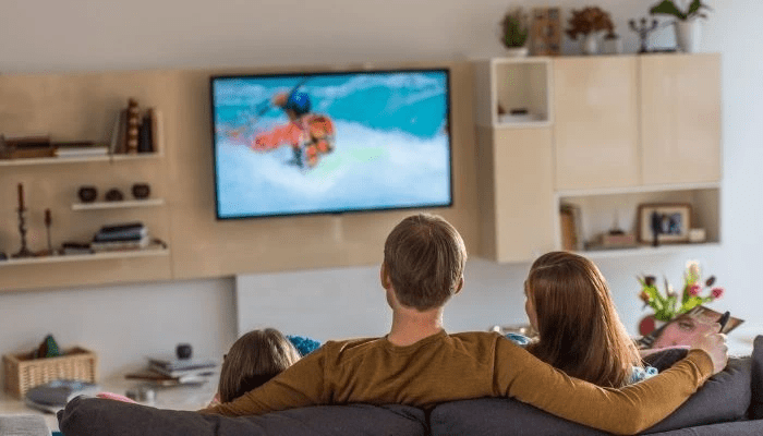 Smart TV or Standard: Weighing the Pros and Cons